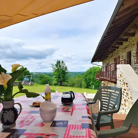 Semesterbostad De Felgines Boisset (Cantal)